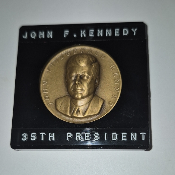 John F. Kennedy Commemorative Medal - Picture 1 of 7